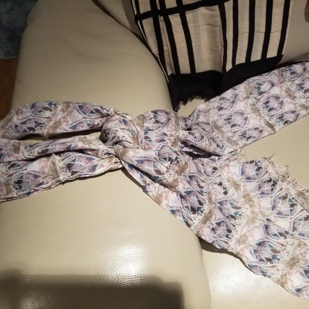 3 Assorted scarves - Picture 2 of 5